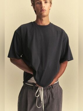Elwood Oversized Core Tee - 'Vintage Black' Sz L Men’s 
(Sep A-2)